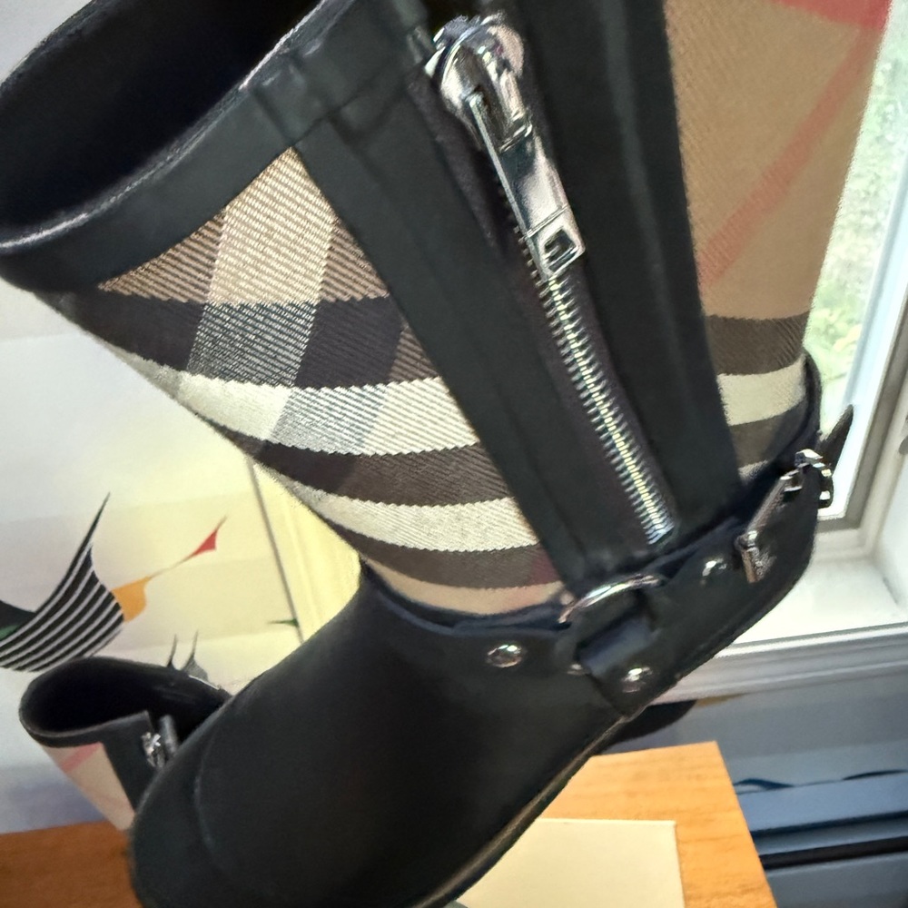 Burberry harness rain boots - Picture 14 of 15